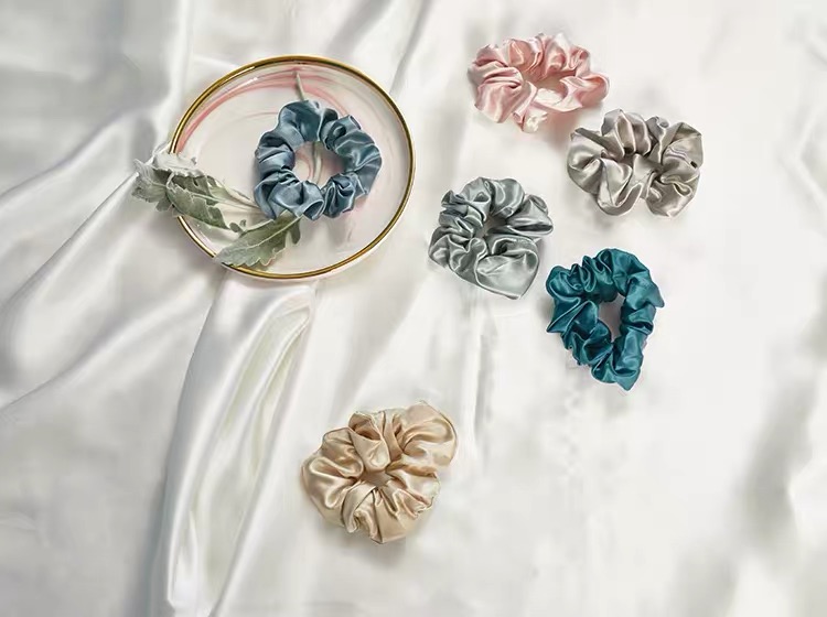 Custom Low MOQ High Quality Solid Color Fabric Silk Hair Scrunchies for Lady