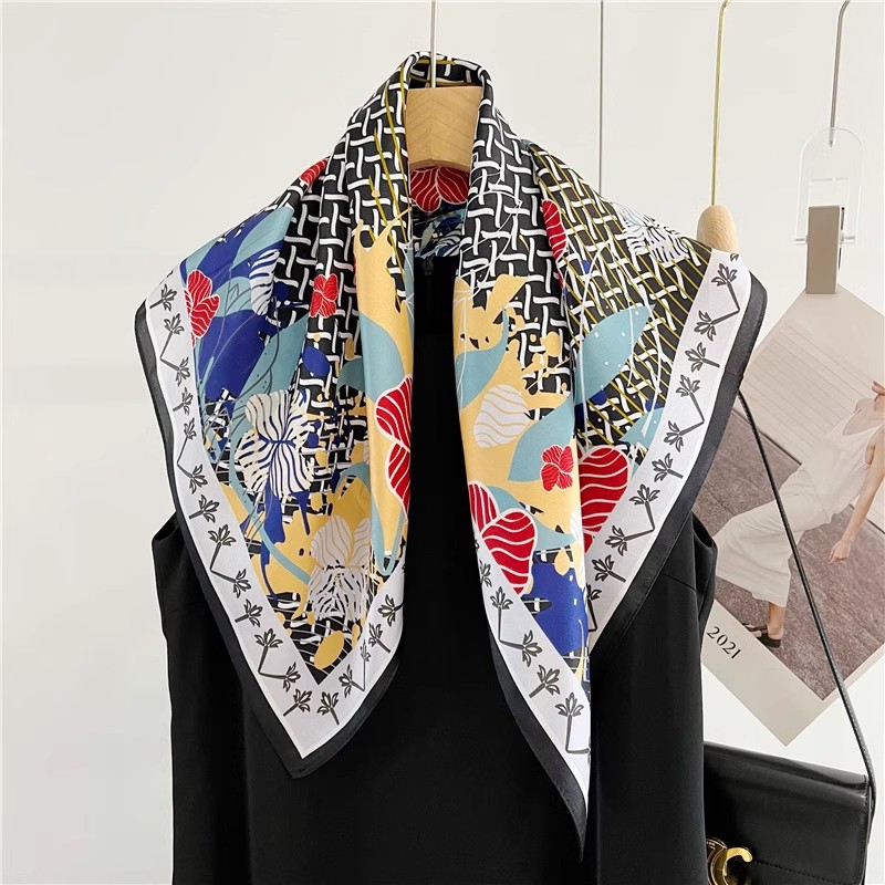 Custom 2024 Spring and Summer Fashion Mulberry Silk Square Scarf